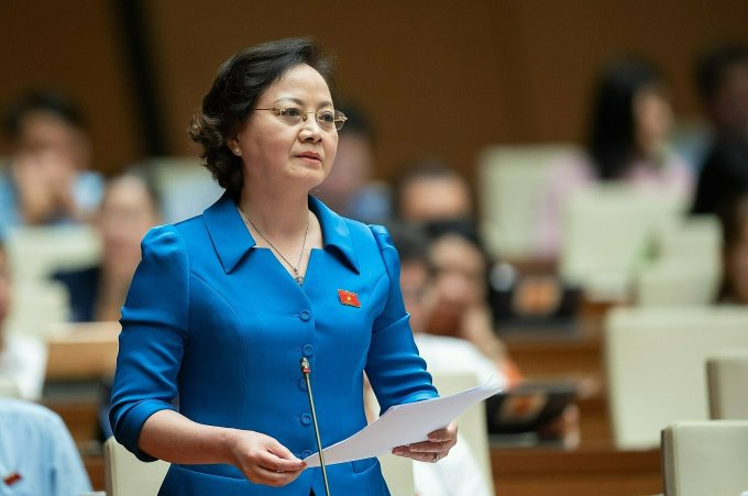 Minister of Home Affairs Pham Thi Thanh Tra explains before the National Assembly on the afternoon of May 31. Photo: Pham Thang