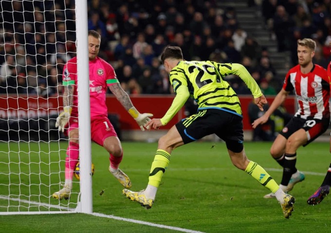 Havertz cabeceó el balón para sellar una victoria por 1-0 para el Arsenal en Brentford en la ronda 13 de la Premier League en la noche del 25 de noviembre. Foto: Reuters