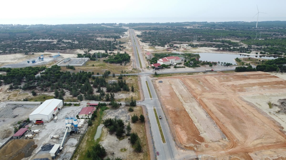 Khu công nghiệm Cam Liên hiện còn quỹ đất trống khá lớn, vị trí kết nội thuận lợi, phù hợp để các nhà đầu tư có thể triển khai các Dự án đầu tư trên các lĩnh vực.