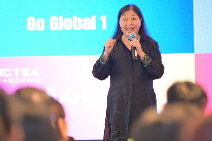 Mme Nguyen Phi Van - une experte avec 30 ans d'expérience dans le domaine de la franchise et est également présidente de Go Global Holdings Company. Photo : Thi Ha