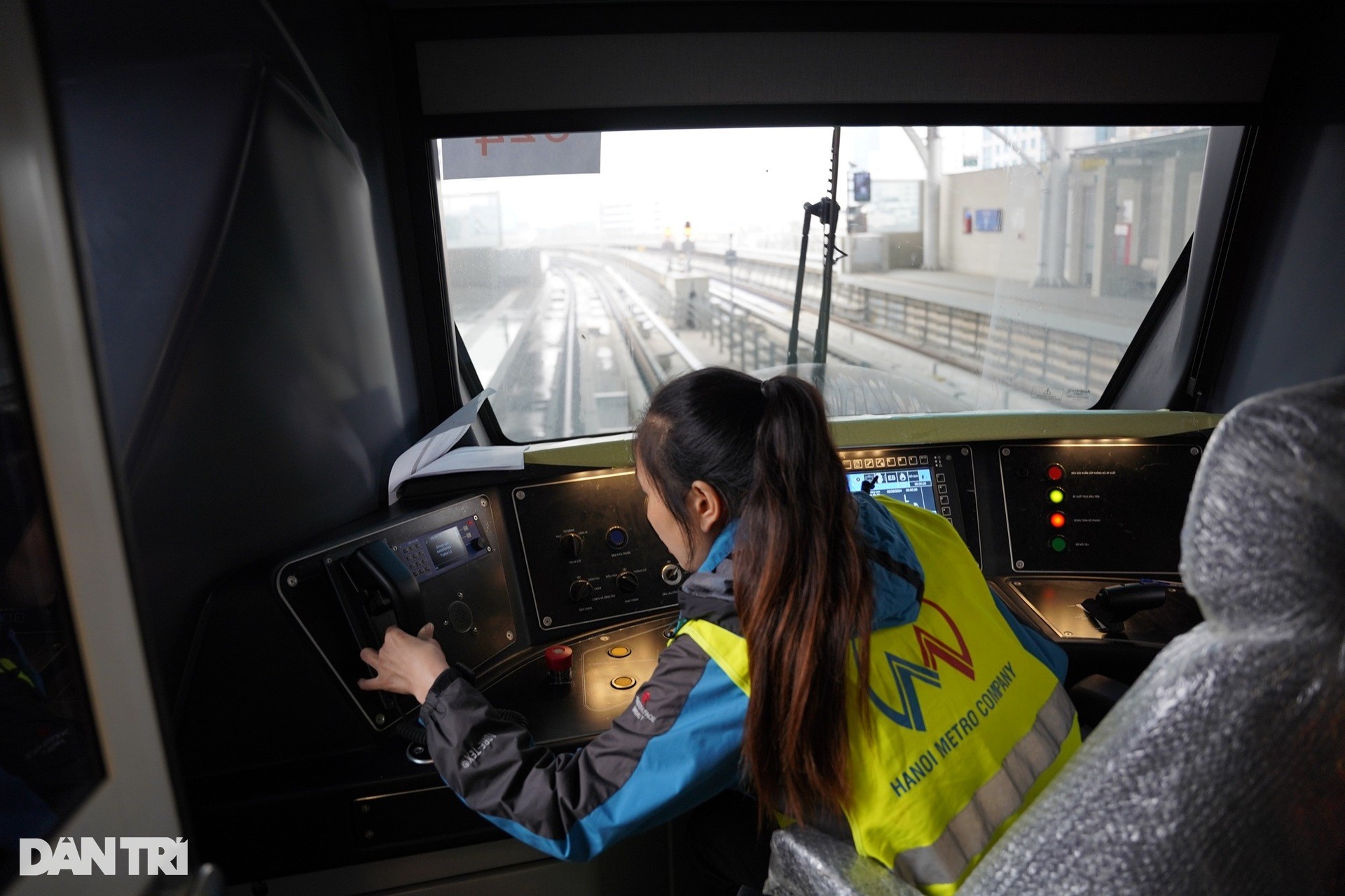 The only 2 female metro train drivers in Hanoi and Ho Chi Minh City photo 7