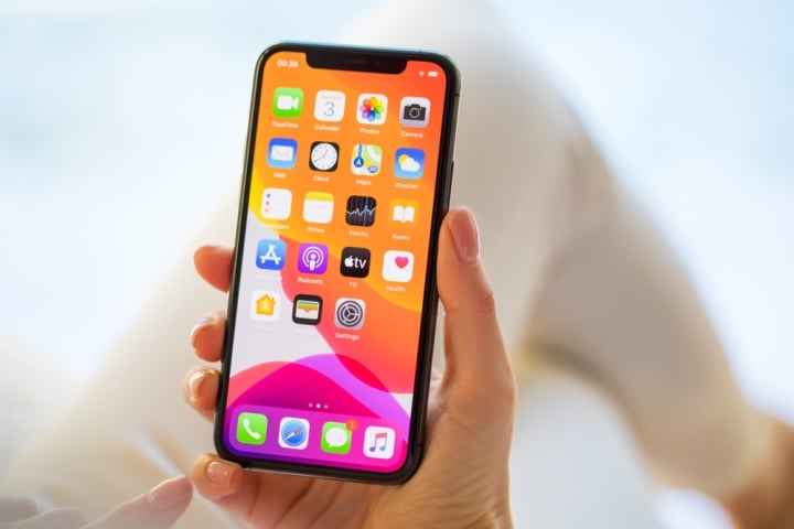 Bật tính năng kiểm tra ảnh nhạy cảm trên iPhone là một trong những cách bảo vệ trẻ khỏi nội dung không phù hợp lứa tuổi. (Ảnh minh họa: Shutterstock)
