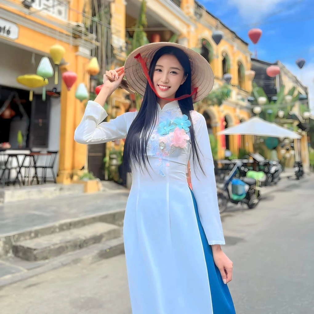 Hai hot girl ngoại quốc xinh đẹp, hát tiếng Việt giỏi giờ ra sao? - 1