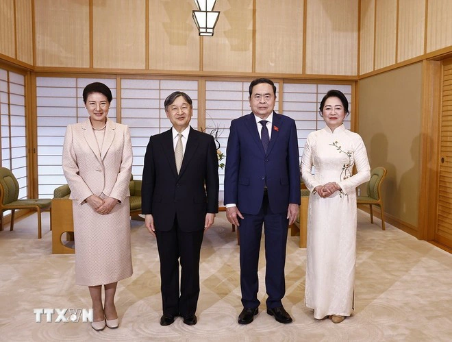 El presidente de la Asamblea Nacional, Tran Thanh Man, se reúne con el Emperador y la Emperatriz de Japón