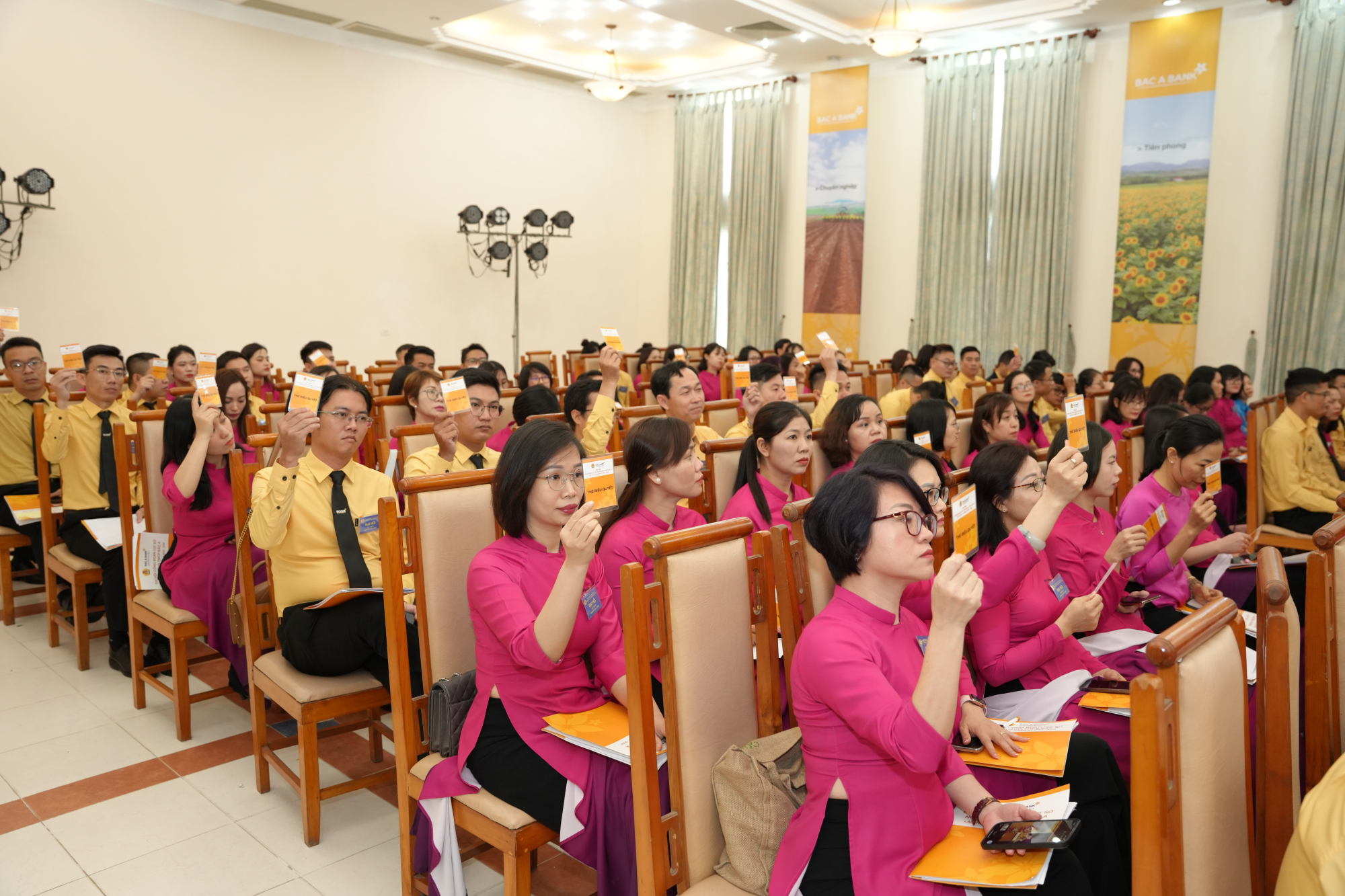 bac a bank  cham lo doi song nguoi lao dong tot de tang truong kinh doanh ben vung hinh 2