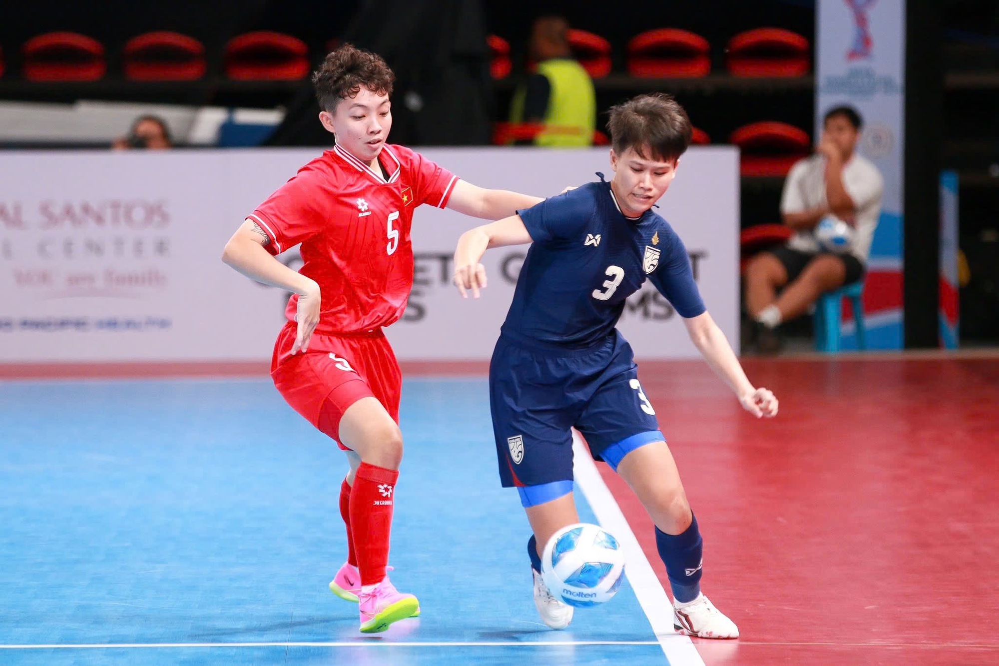 Đội tuyển futsal nữ Việt Nam thắng Thái Lan, vô địch Đông Nam Á: VFF thưởng 600 triệu- Ảnh 4.