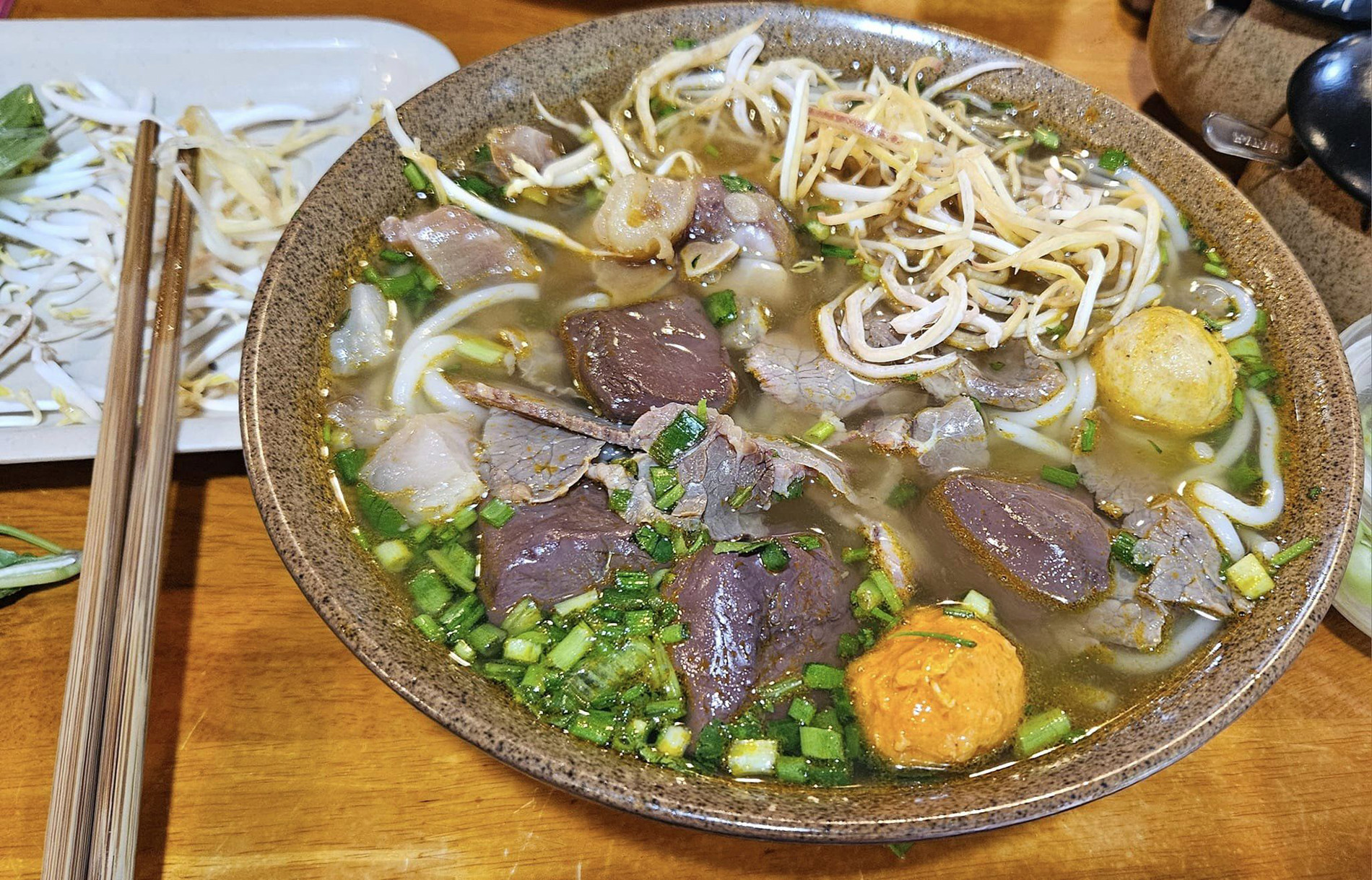 Hue beef noodle soup at Royal Garden (Ngoc Huyen Le).jpg