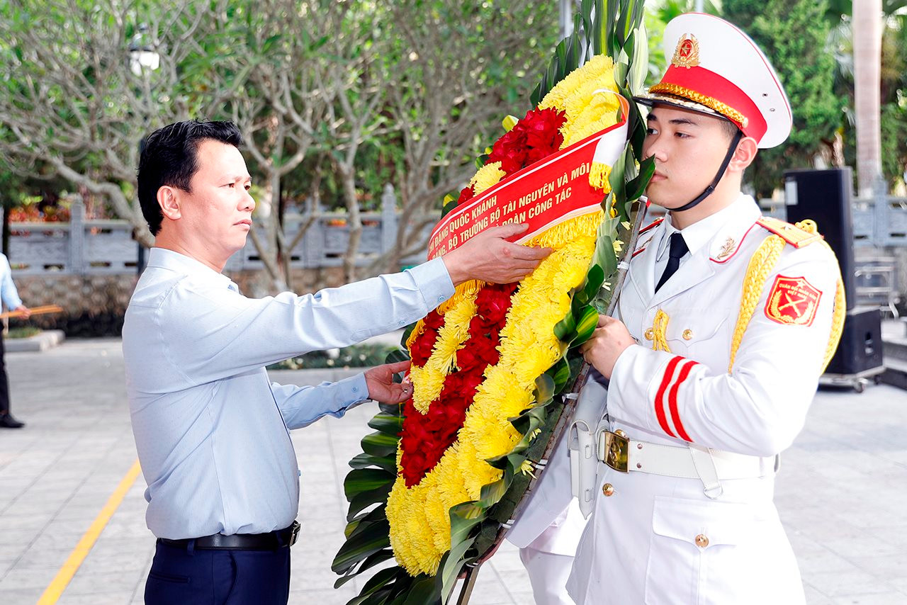 small_20240509-cemetery-vi-xuyen-1.jpg