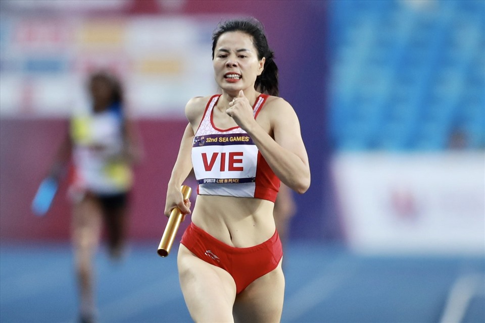 Para Nguyen Thi Huyen personalmente, esta es su tercera medalla en los SEA Games 32, y al mismo tiempo su número 13 en los SEA Games. Este logro también ayuda a Nguyen Thi Huyen a convertirse oficialmente en la atleta de pista y campo con más medallas de oro en la historia de los Juegos del Sudeste Asiático.