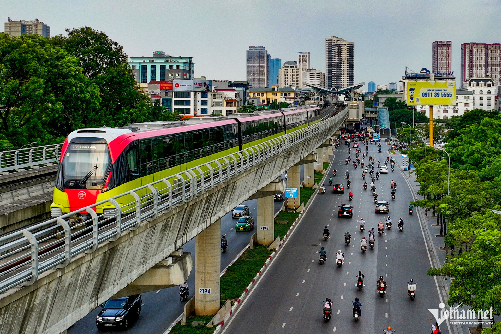 Millones de pasajeros viajan en el metro Estación Nhon - Hanoi, Cat Linh - Ha Dong, ¿se reducen los atascos?