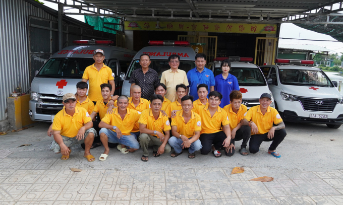 Members of the Can Giuoc charity ambulance team. Photo: Hoang Nam