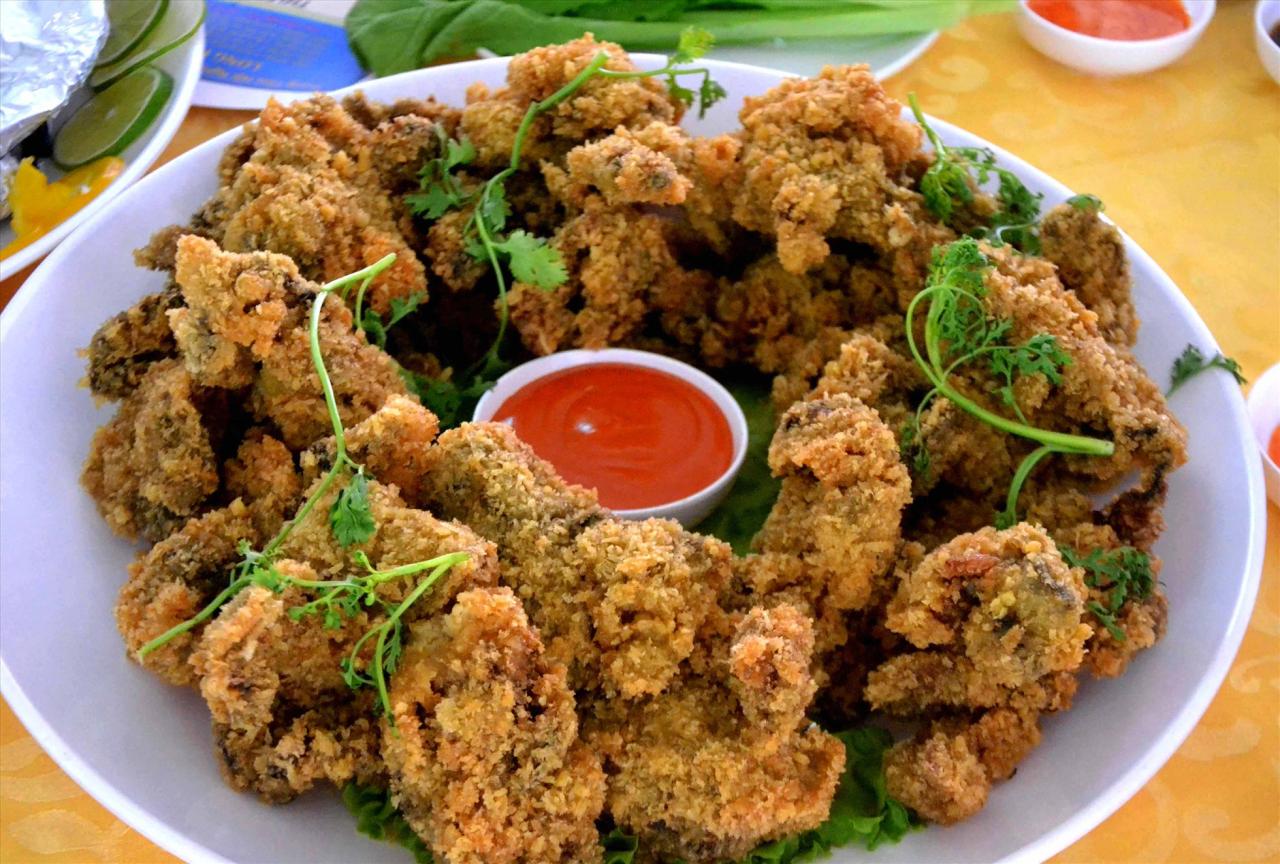 Thịt trai chiên bột giòn. Ảnh: Lục Tùng