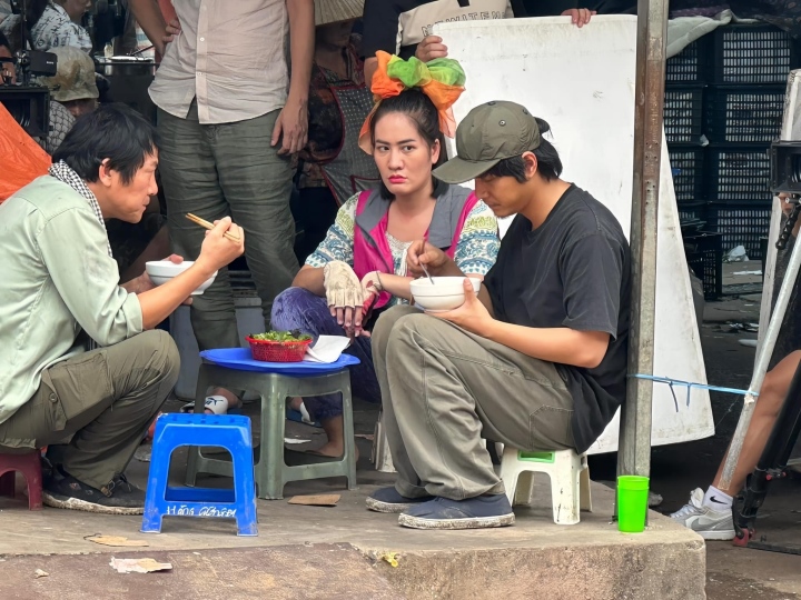 Bình ‘Cuộc đời vẫn đẹp sao’: Càng về cuối, phim càng có thêm nhiều bi kịch - 1