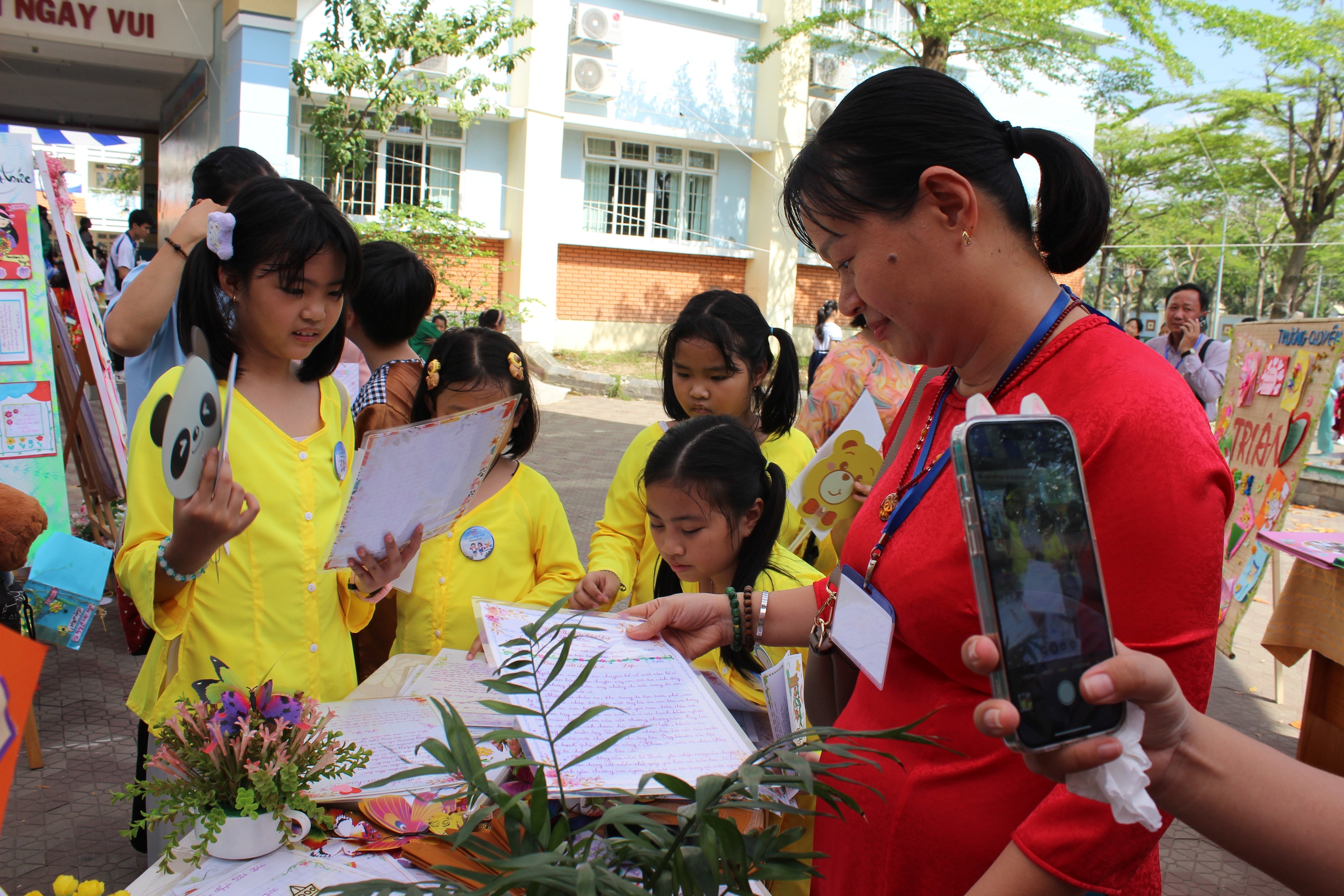 Trầm trồ những bài thi viết chữ đẹp của học sinh tiểu học- Ảnh 5.