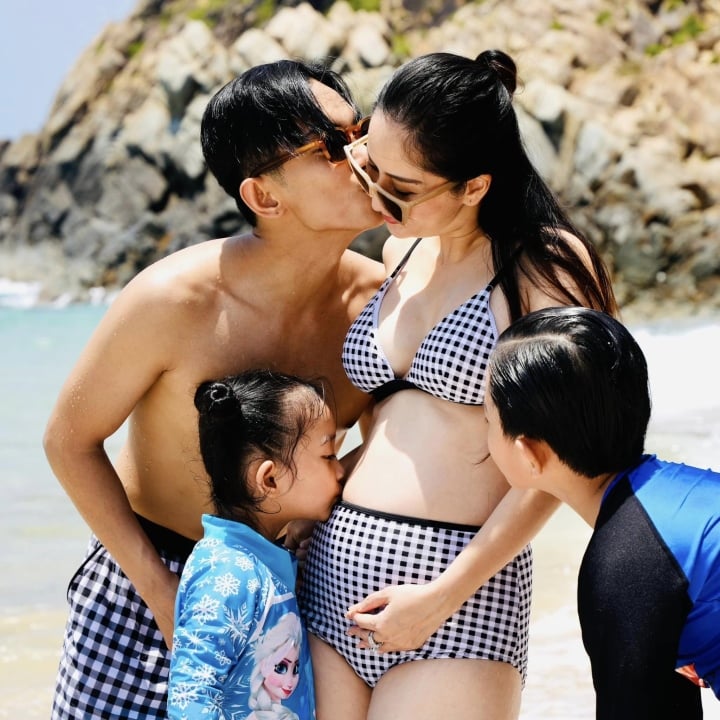 La embarazada Khanh Thi muestra su cuerpo en bikini, cariñosa con su esposo 12 años menor - 4