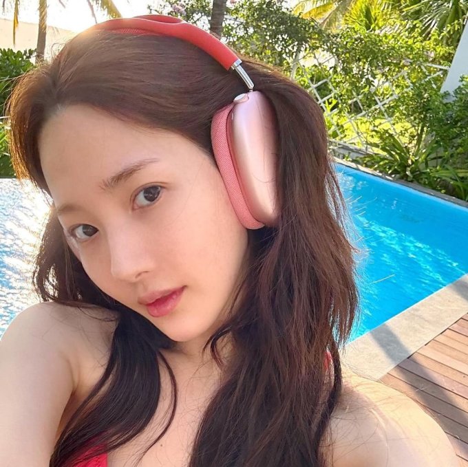 តារា​សម្ដែង Park Min Young ចូល​លេង​នៅ​អាង​កម្សាន្ត​ក្នុង​ទីក្រុង Nha Trang។ រូបភាព។ Instagram / Rachel_mypark