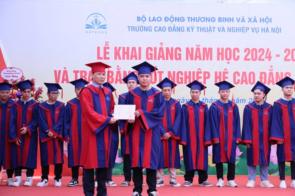 Mỗi thầy cô hãy thắp sáng ngọn lửa trí tuệ trong học sinh, sinh viên - 4