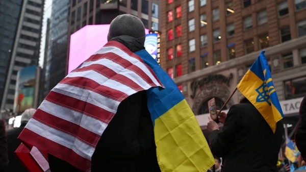 American newspaper says Americans are 'tired' of aid to Ukraine?