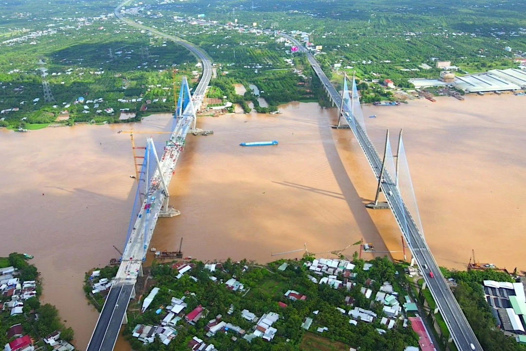 Close-up of My Thuan 2 Bridge before the closing day