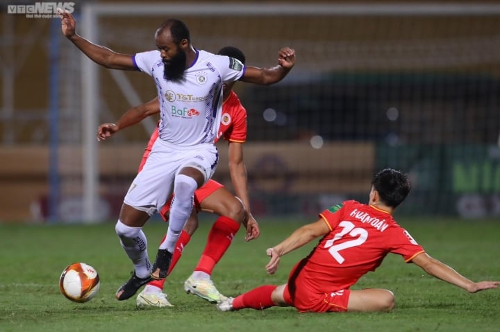 Hanoi FC uses all 6 foreign player slots in AFC Champions League 2023/2024.