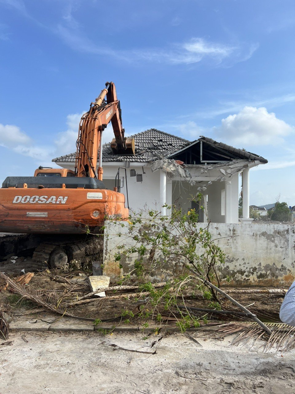 Real Estate - Continuing to enforce 79 illegal villas in Phu Quoc City