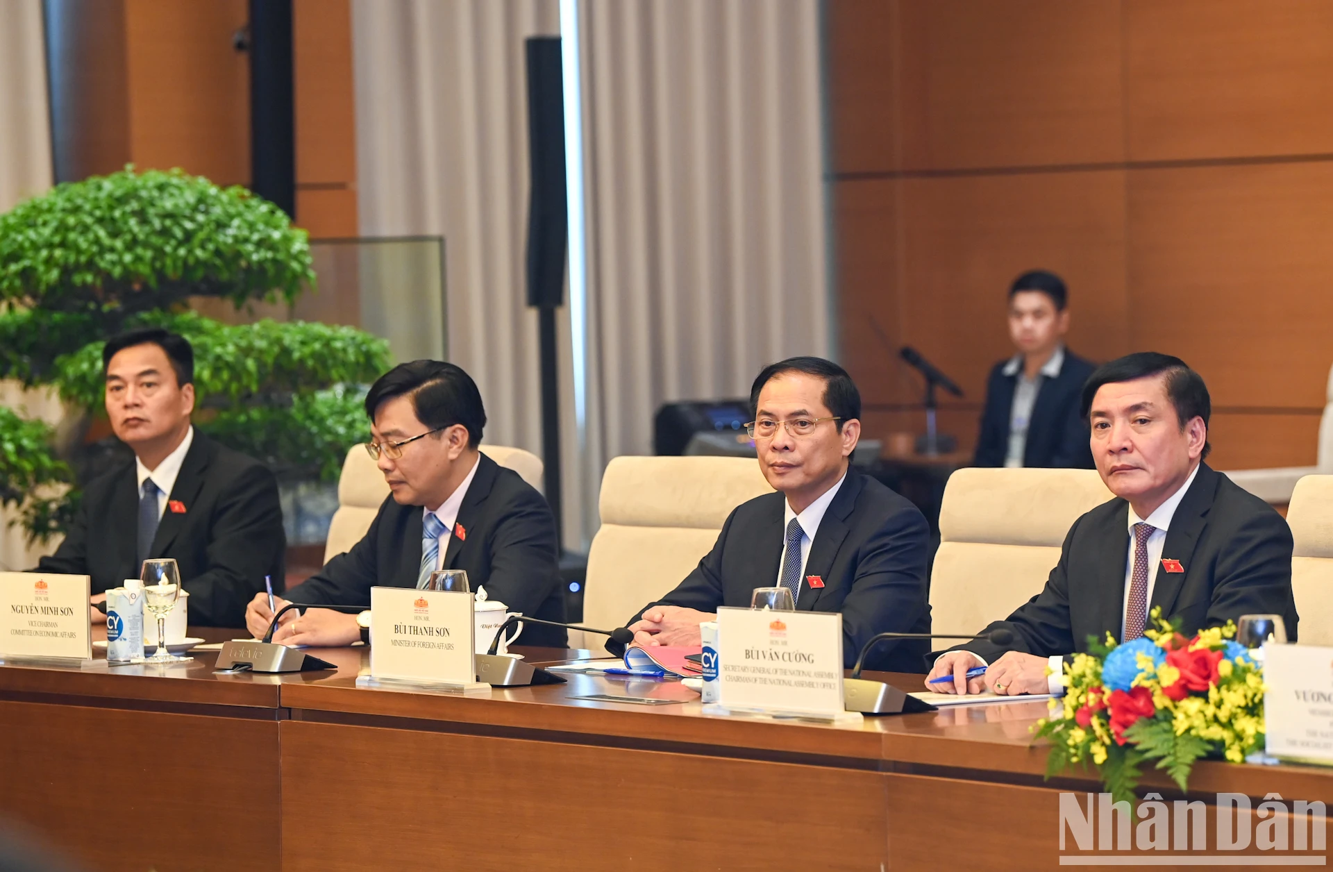 [Foto] El presidente de la Asamblea Nacional, Vuong Dinh Hue, se reúne con el presidente de Mongolia, Ukhnaagiin Khurelsukh. Foto 5