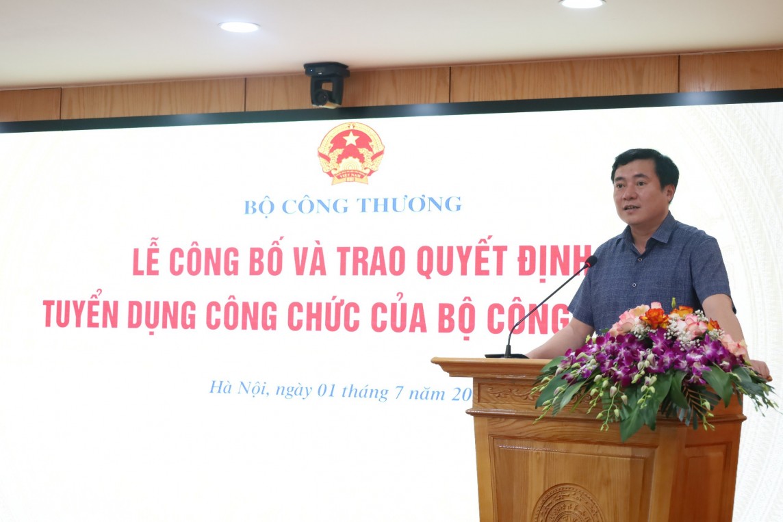 Bộ Công Thương trao quyết định tuyển dụng 83 công chức năm 2024