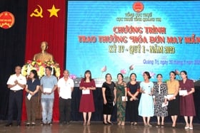 Trao thưởng chương trình “Hóa đơn may mắn”