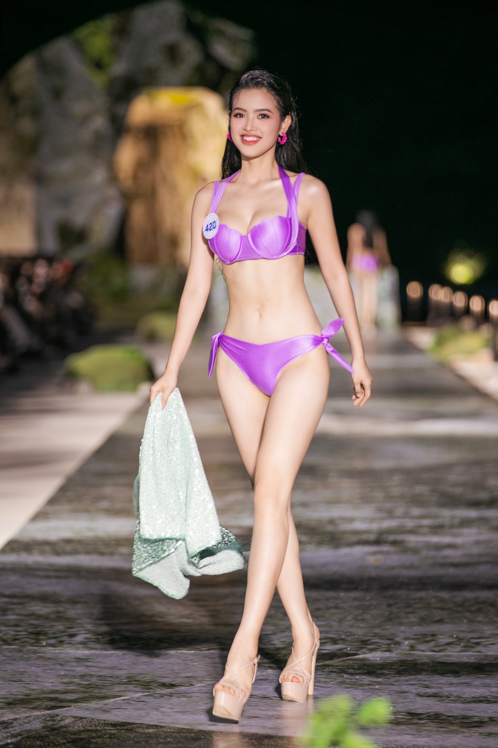 Dàn hoa hậu đốt mắt khán giả trong trang phục bikini - Ảnh 11.