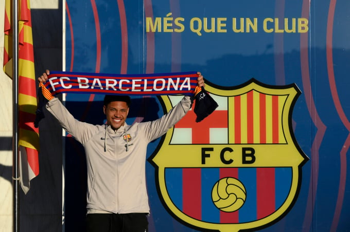 Tiền đạo Vitor Roque ra mắt ở CLB Barca, thành phố Barcelona, Tây Ban Nha ngày 27/12. Ảnh: AFP