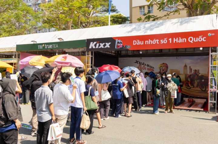 บูธน้ำมันเครื่อง Kixx ที่งาน School Fest 6.