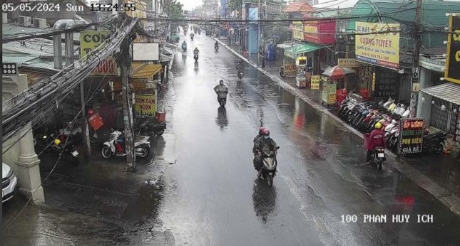 Having just received the heaviest rain since the beginning of the year, what will the weather be like in Ho Chi Minh City in the coming days? photo 1