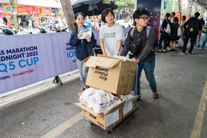 Das Rennpaket ist zur Auslieferung an die Läufer des Unternehmens bereit. Foto: Tung Dinh