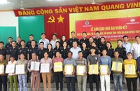 20 căn nhà trị giá 1,8 tỷ đồng đã được trao cho các hộ nghèo, cận nghèo huyện Tân Biên. (Ảnh: T.D)