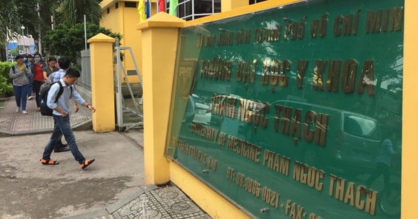 Les frais de scolarité pour la formation médicale à l'Université de médecine Pham Ngoc Thach sont de 55,2 millions de VND/an