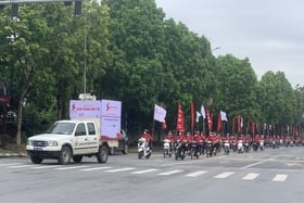 Parade zur Förderung des Programms „Rote Tropfen der Heimat“