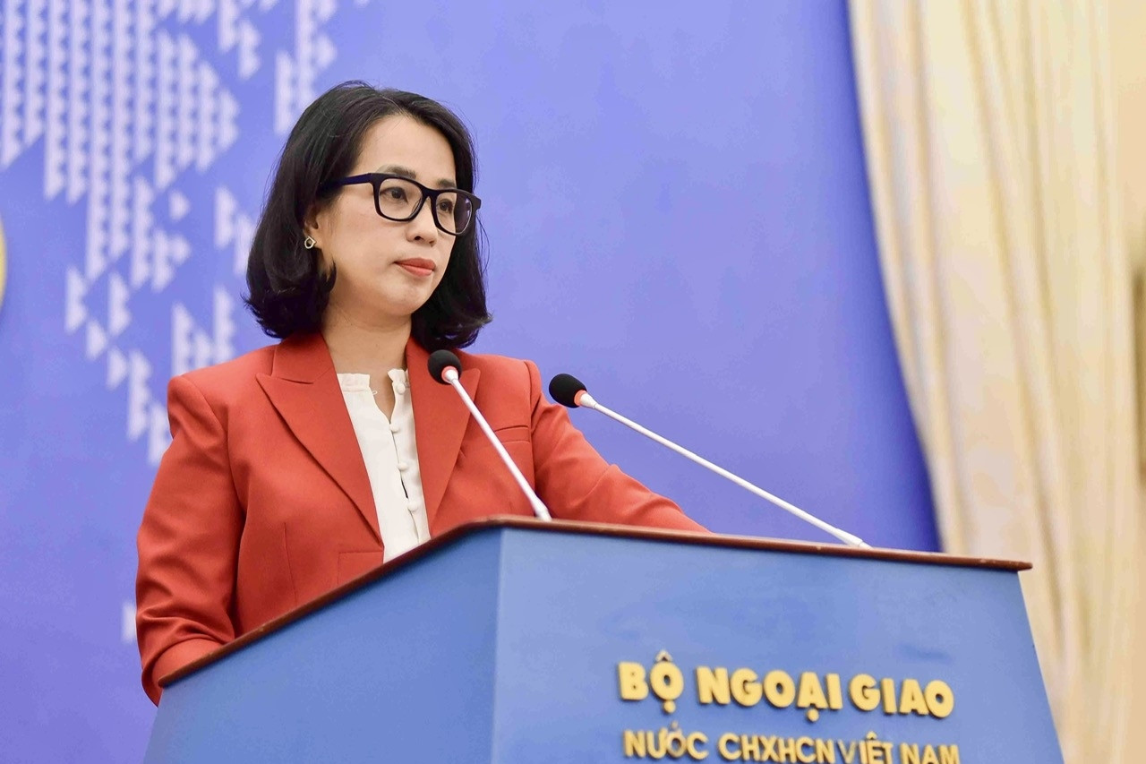 Vietnam's sovereignty over Hoang Sa and Truong Sa is in accordance with international law.