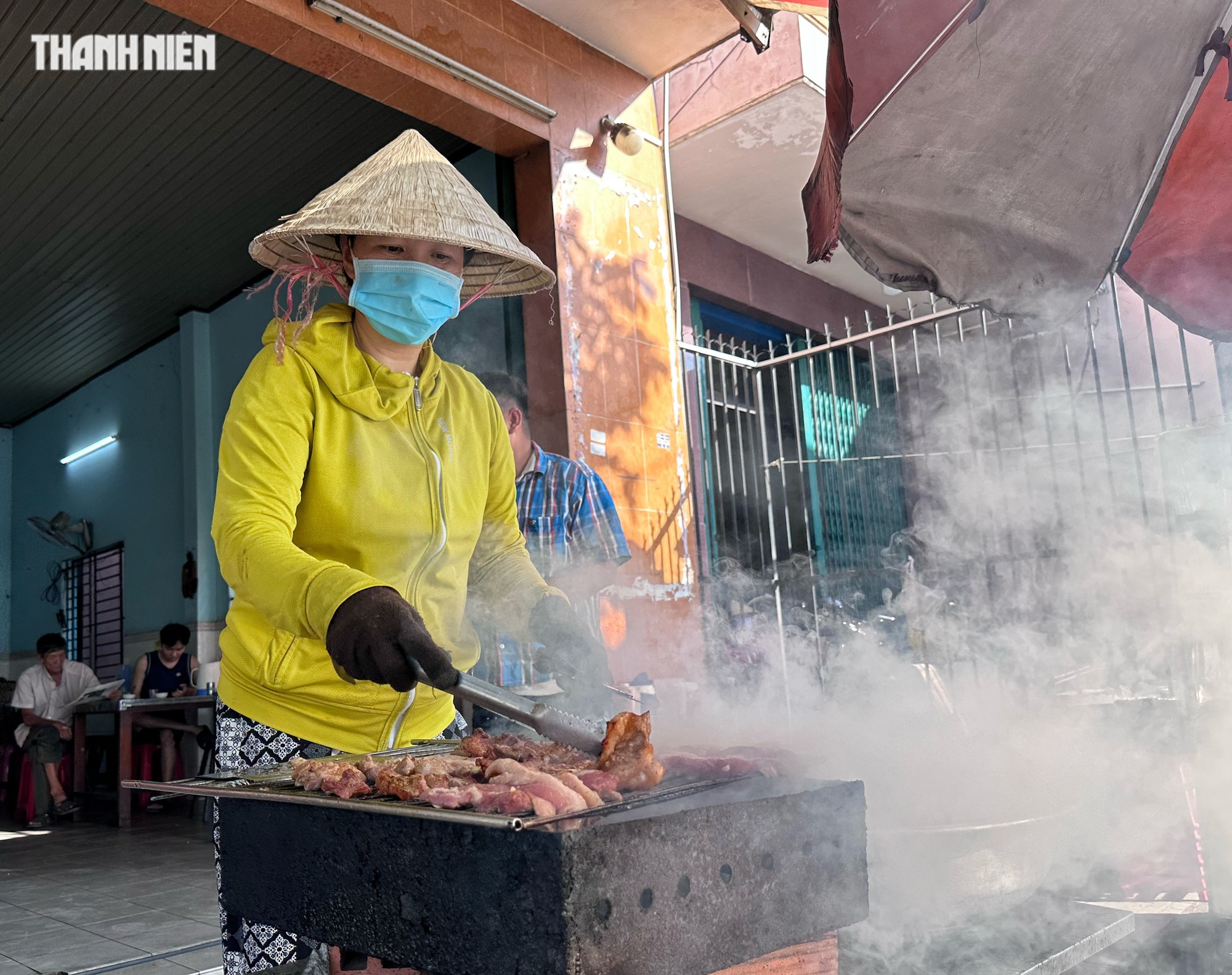 Cơm tấm nửa thế kỷ 'mắc nhất Hóc Môn': 1 tiếng hết sạch, bà truyền cho cháu - Ảnh 5.