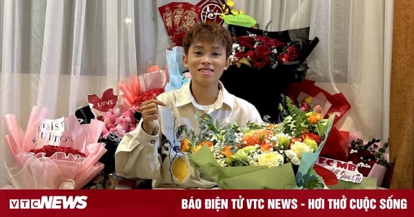 Ho Van Cuong ran shows from the South to the North during Tet, received huge lucky money from fans