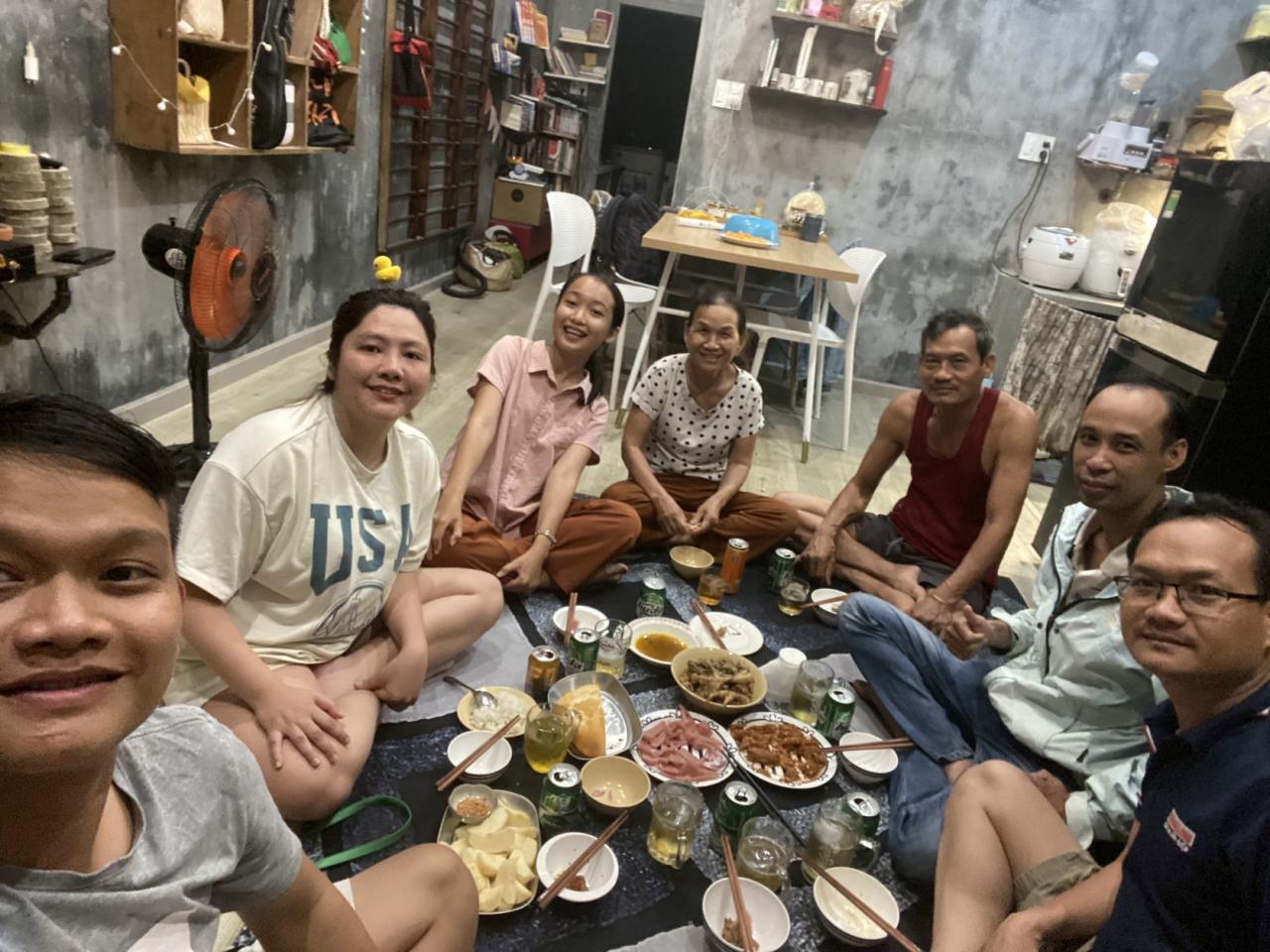 The family of Phuong Thanh's host family in Hue welcomed her warmly.