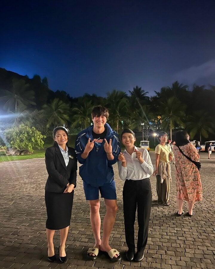 The stars of 'You Go Marry My Husband' show off photos of their luxurious vacation in Nha Trang - 11