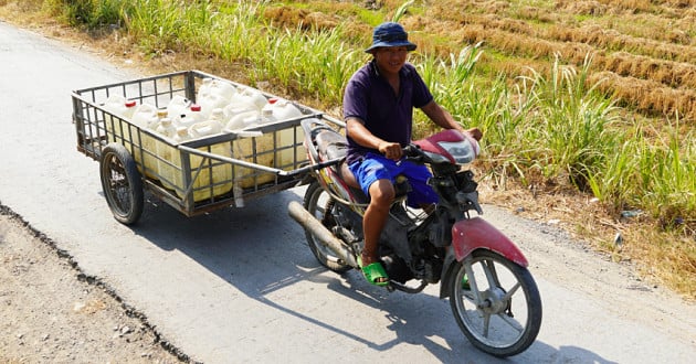 Plastic tanks 'made in Vietnam' for drought and salinity areas