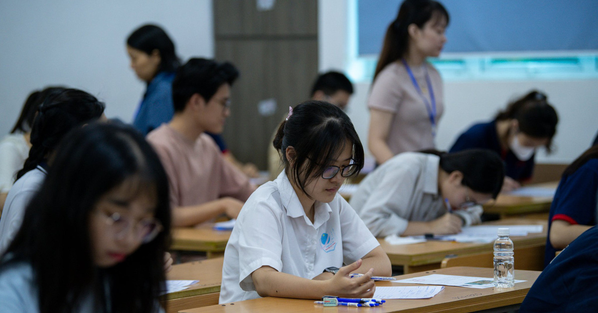 Al anunciar los resultados del examen nacional de estudiantes excelentes, la ciudad de Ho Chi Minh ocupó el segundo lugar