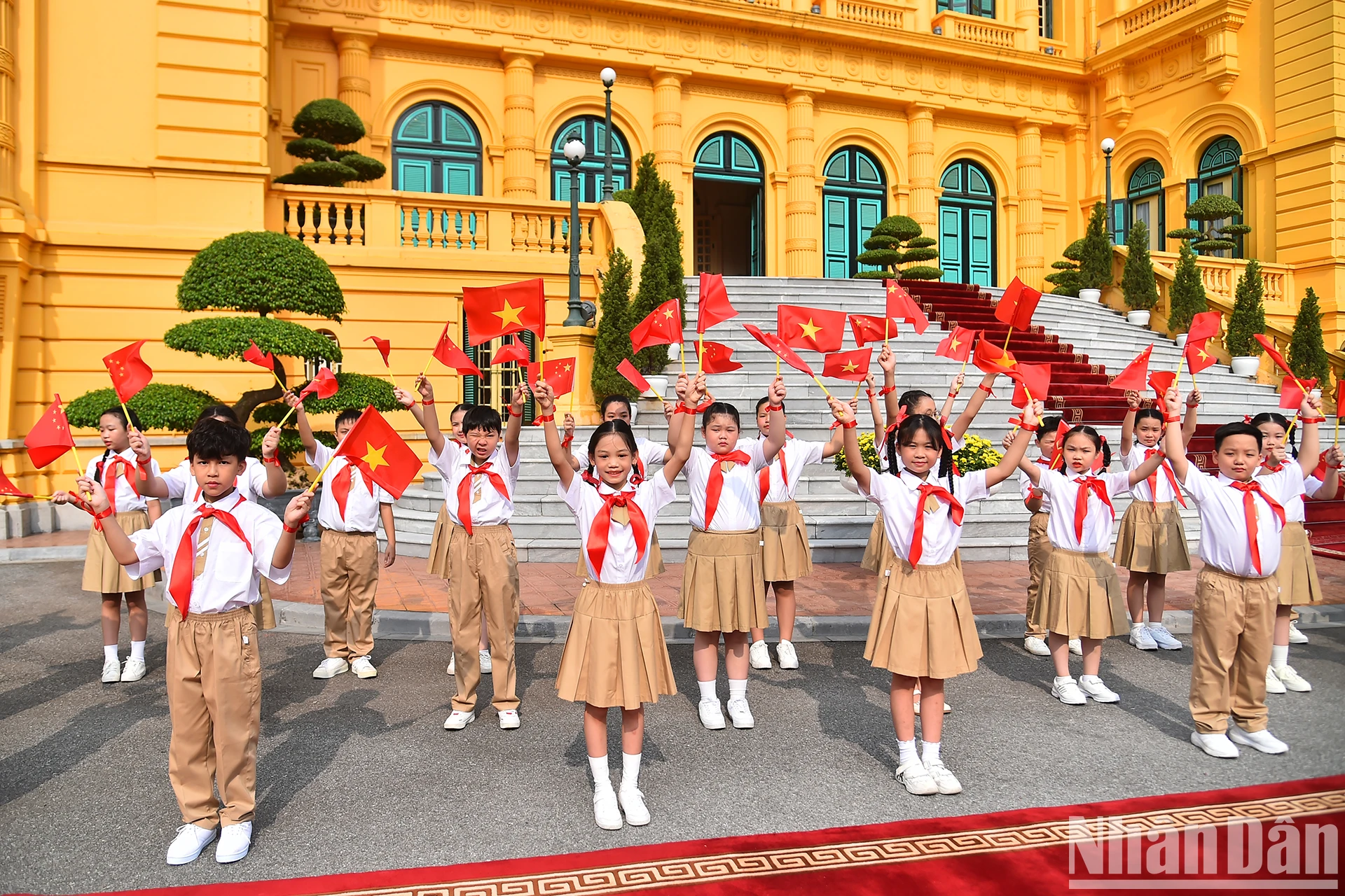 [ภาพ] นายกรัฐมนตรี Pham Minh Chinh เป็นประธานในพิธีต้อนรับนายกรัฐมนตรีจีน Li Qiang อย่างเป็นทางการ ภาพที่ 2