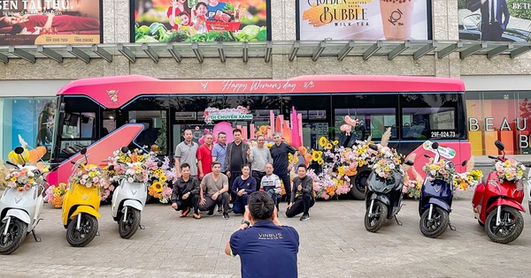 Frauen werden am 8. März mit Geschenken im VinBus überrascht