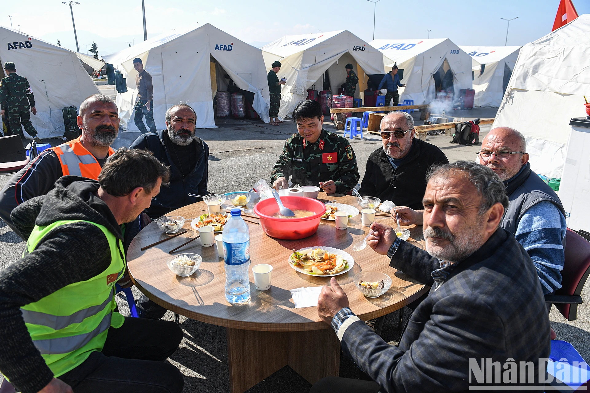 [Foto] Vietnam – Türkei Freundschaft während der Erdbebenkatastrophe Foto 3