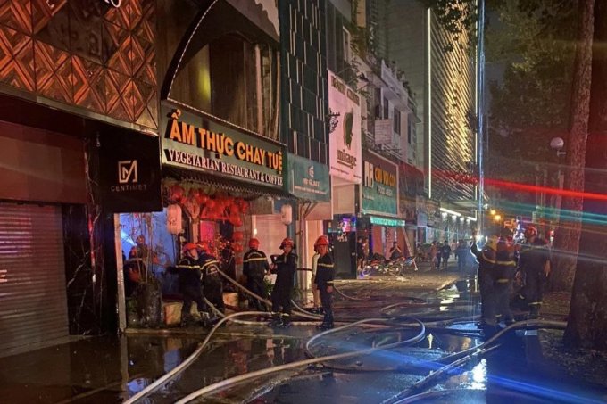 Firefighters pulled a hose into the ground floor of the restaurant to put out the fire. Photo: Minh Nghiem