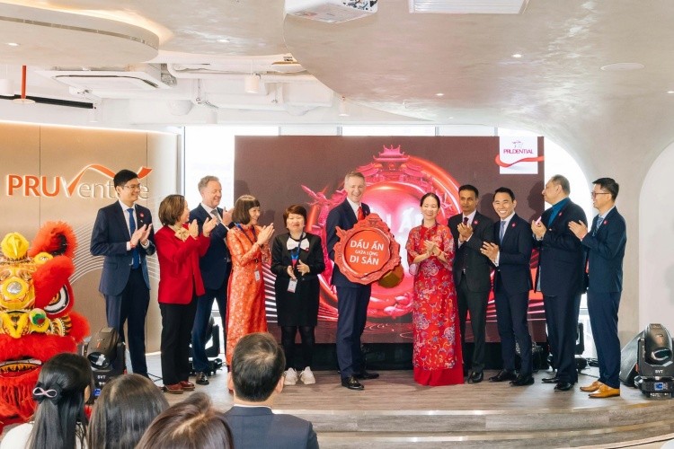 Prudential expands new customer care center model at Lotte Mall Tay Ho