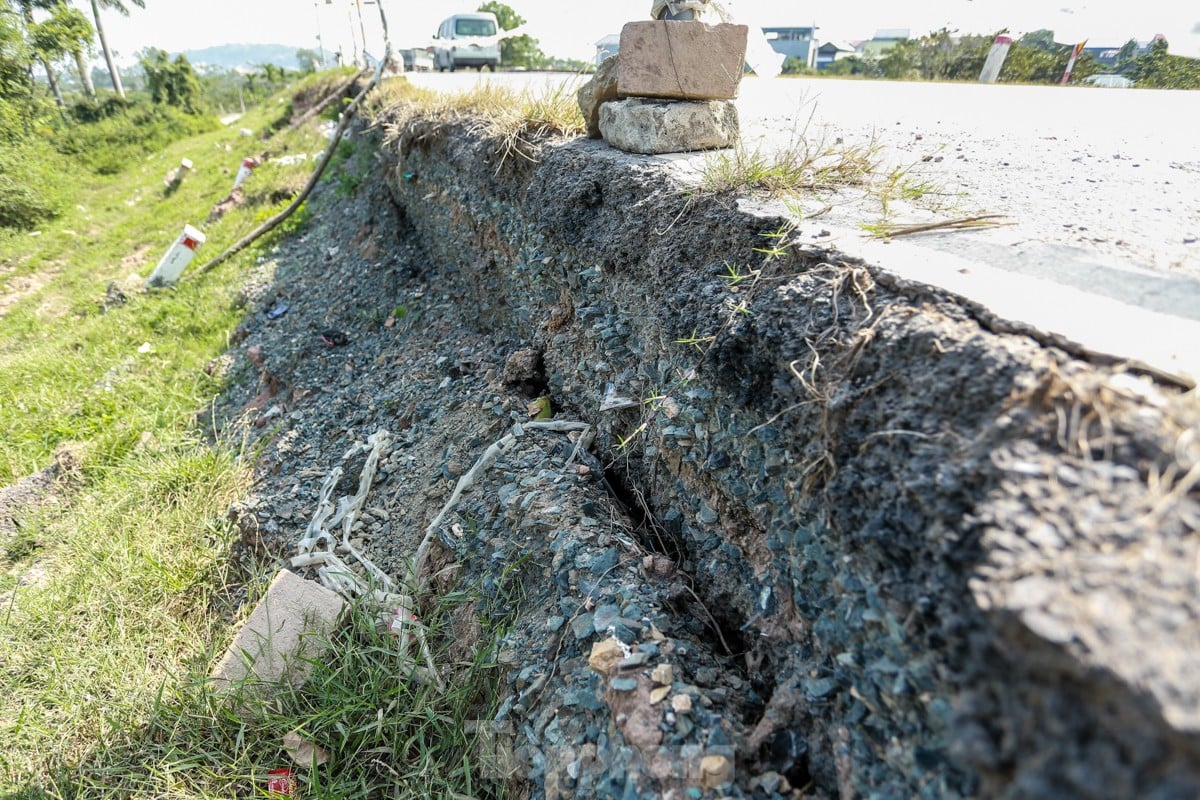 ハノイのデイ川右岸の土砂崩れのクローズアップ、写真6