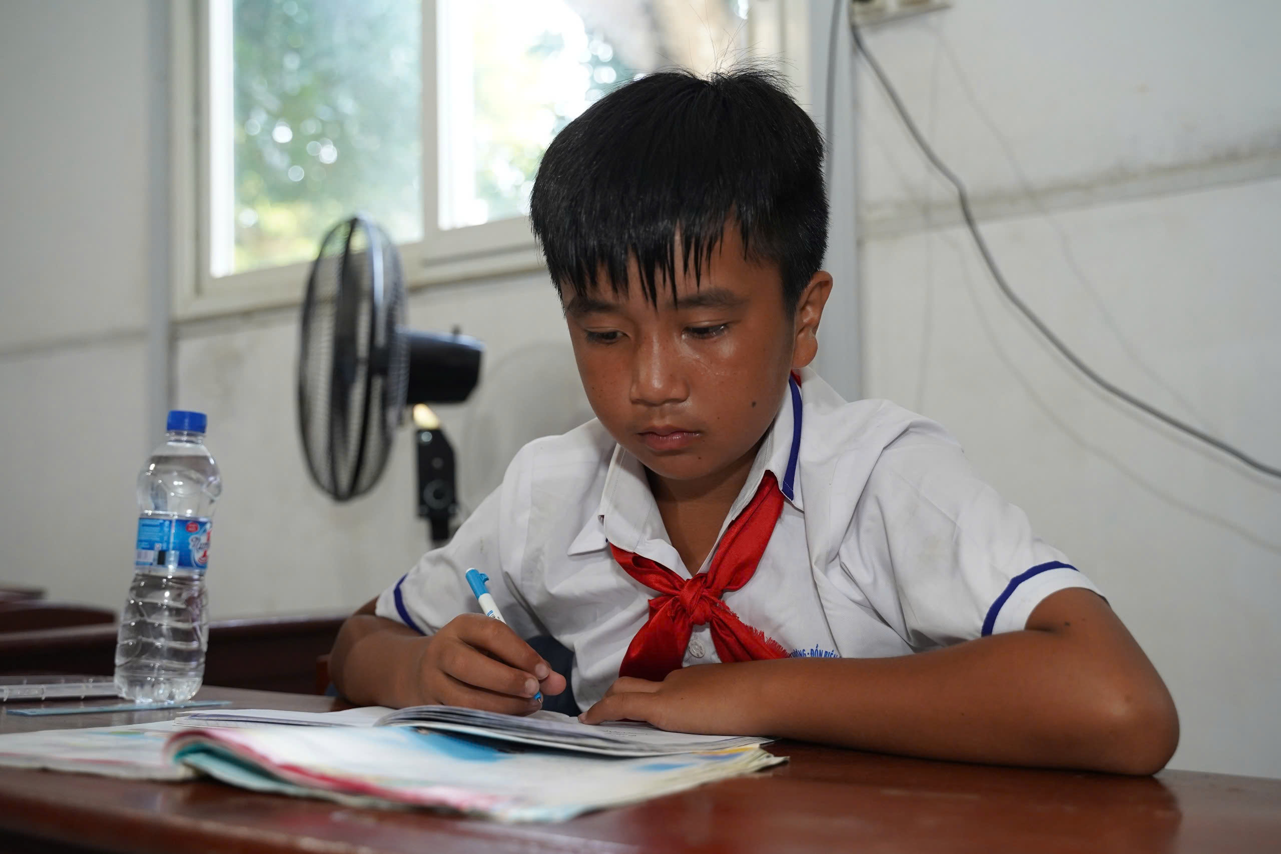 NGHĨA TÌNH TP HCM, VÌ BIỂN ĐẢO THÂN YÊU(*): Thầy giáo 